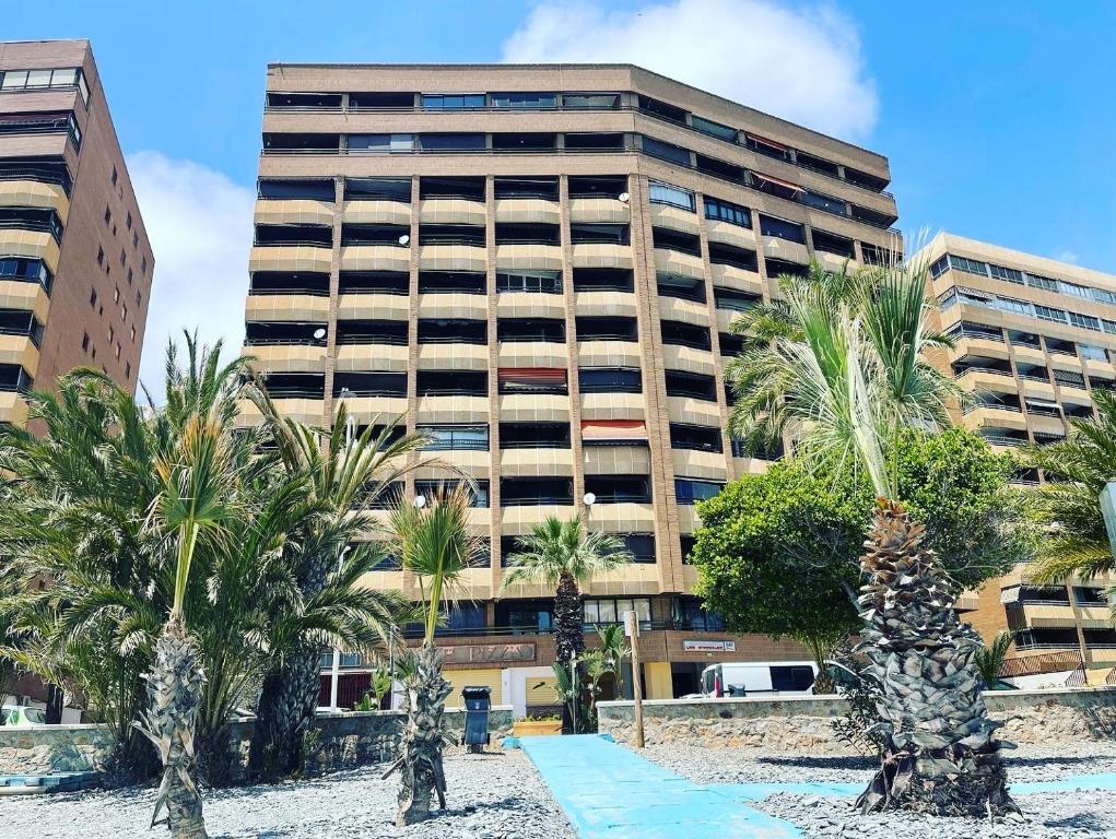 Edificio en Almuñecar, Melilla.